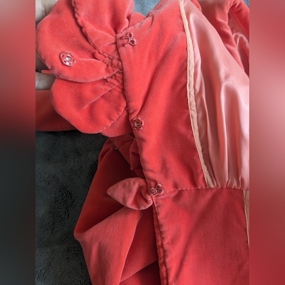 Vintage incredible velvet opera coat salmon with rosette rose detail Bridgerton - Picture 3 of 8